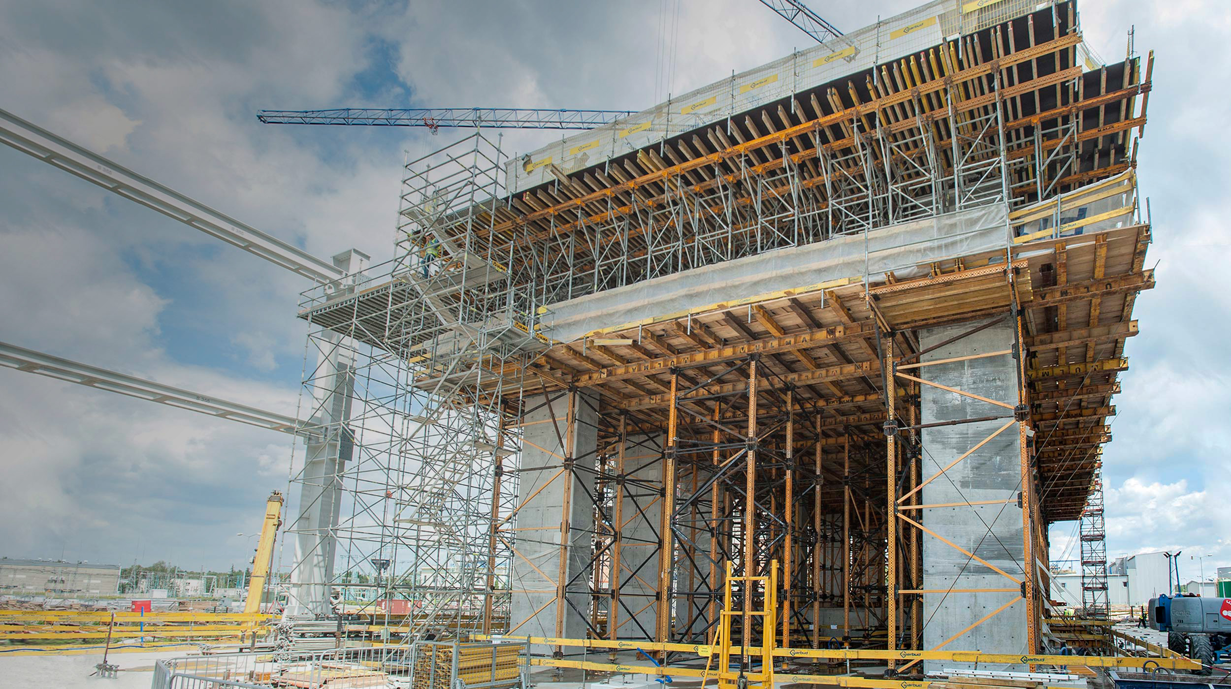 Solutions of formwork, climbing systems, props and shoring for the construction of any kind of concrete structures.